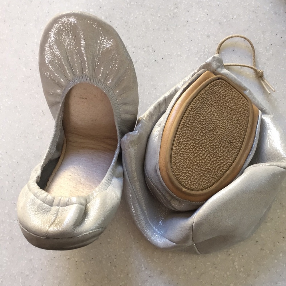 Sue London silver ballet flats